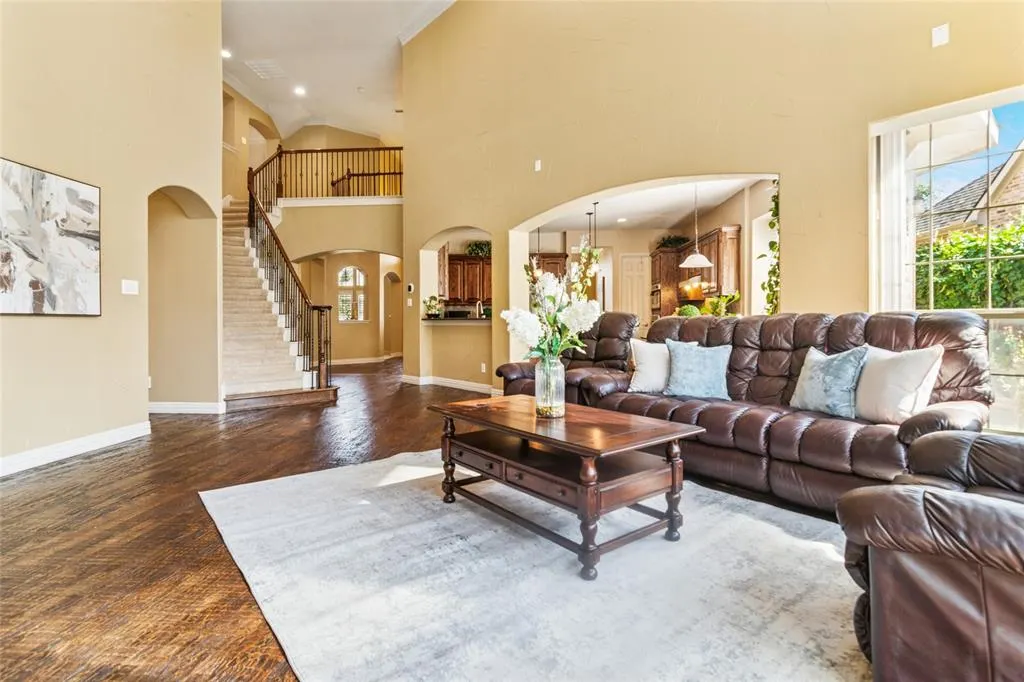 8113 Sutherland Lane
