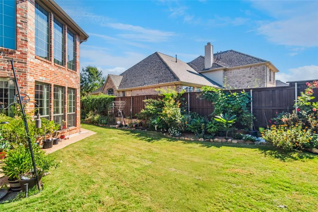 8113 Sutherland Lane