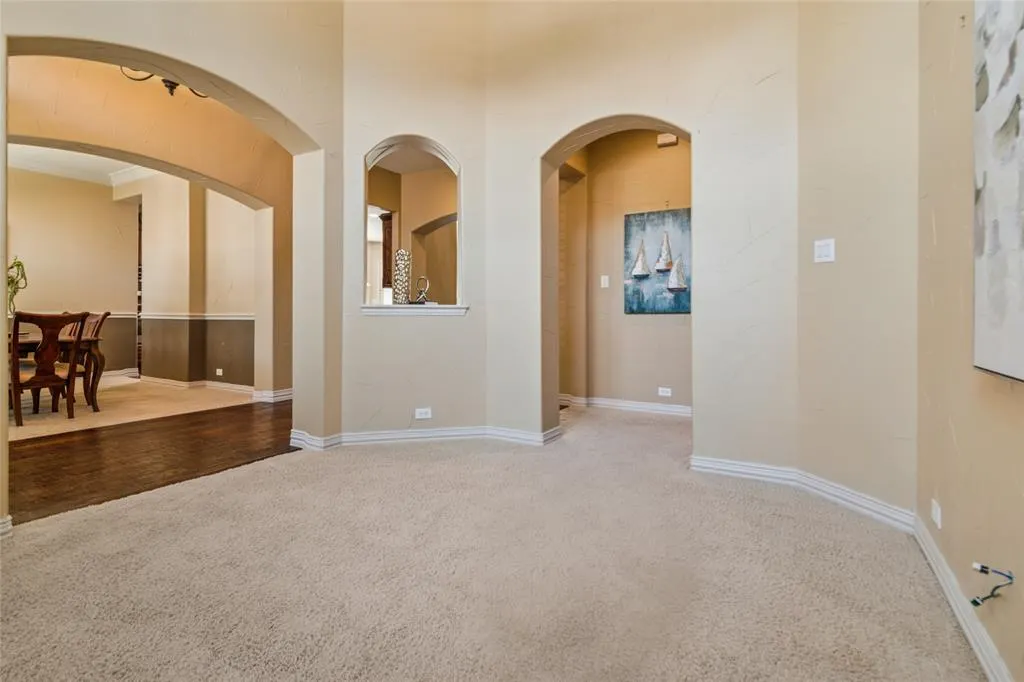 8113 Sutherland Lane