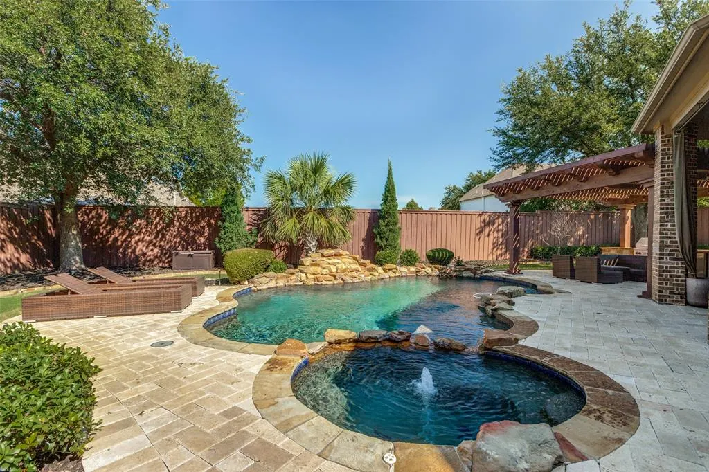 4546 Warwick Lane