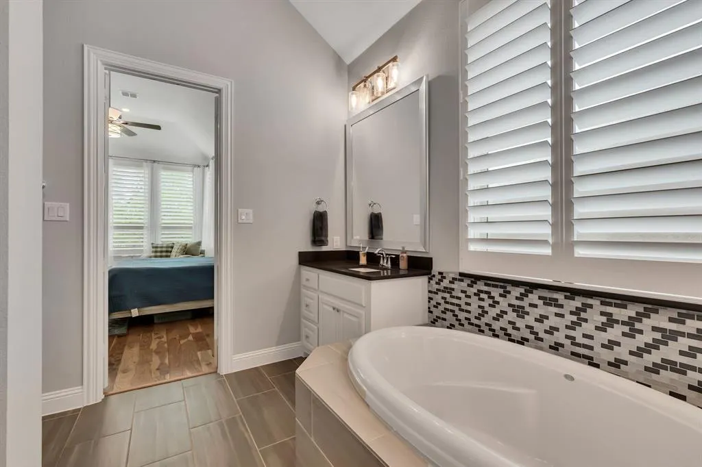 8516 Autumn Lake Trail