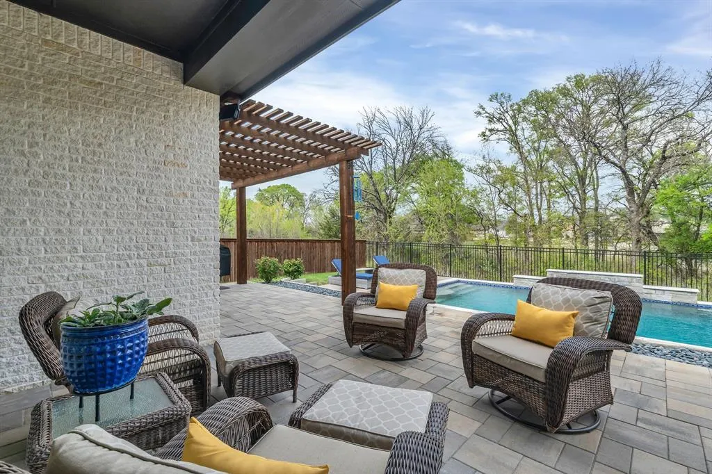 8516 Autumn Lake Trail