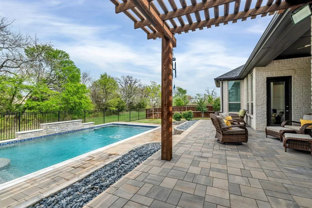 8516 Autumn Lake Trail
