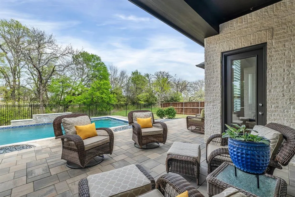 8516 Autumn Lake Trail