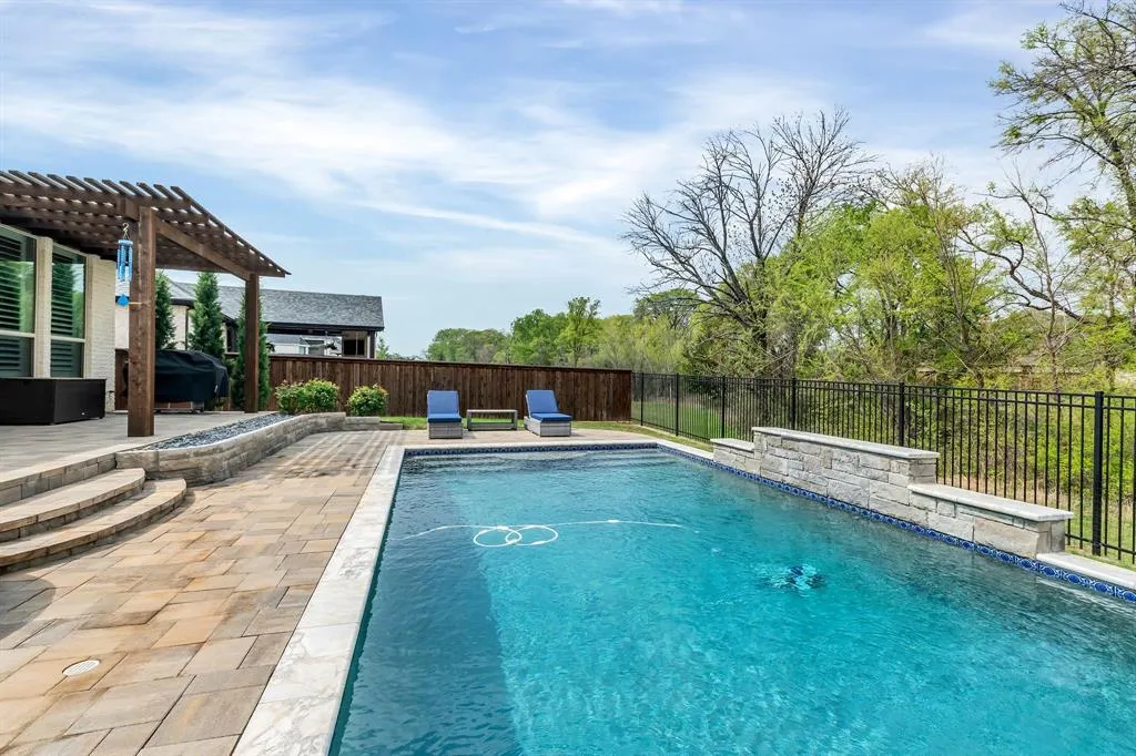 8516 Autumn Lake Trail