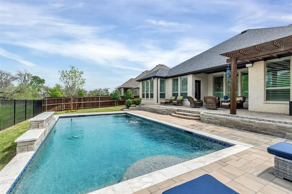 8516 Autumn Lake Trail