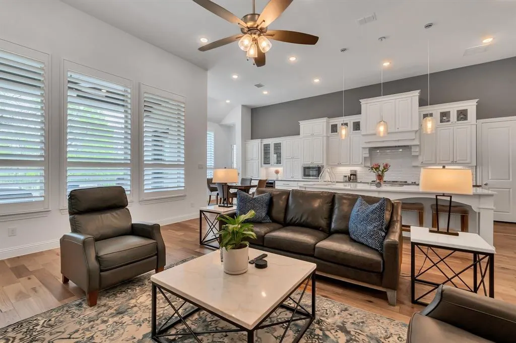 8516 Autumn Lake Trail