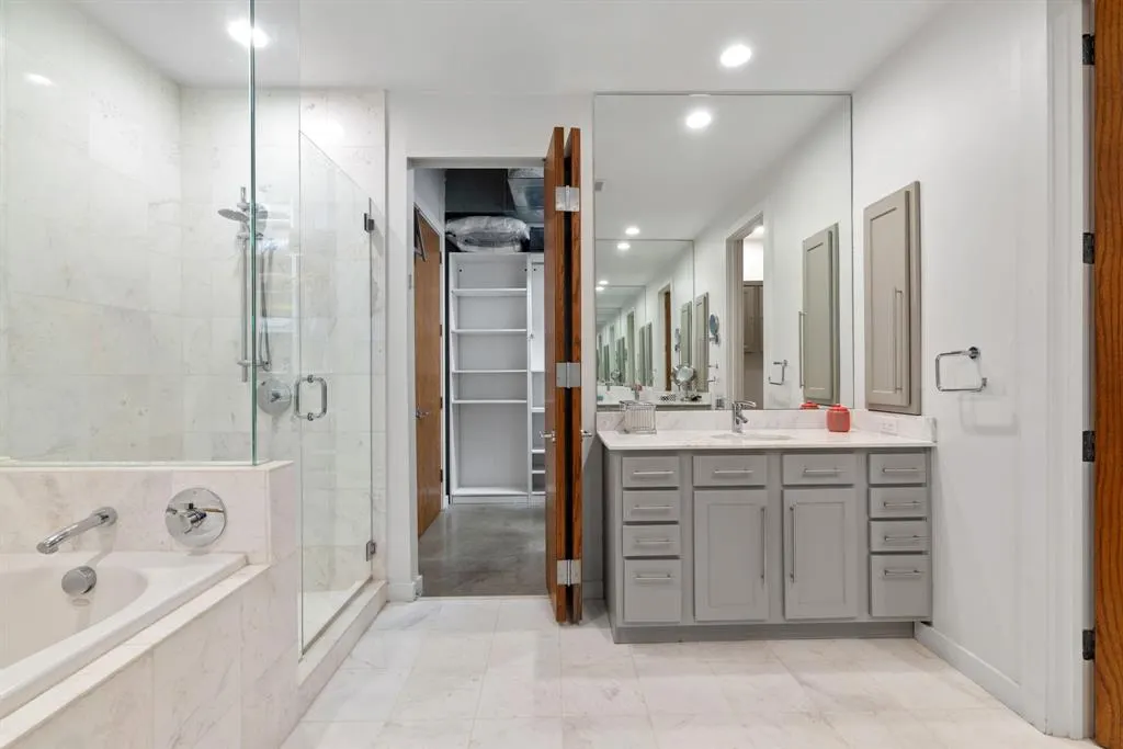 3030 Bryan Street, #308