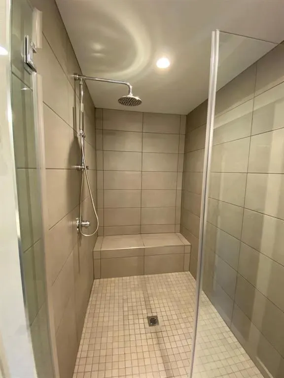 5711 Lindell Avenue, #104