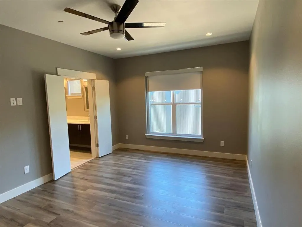 5711 Lindell Avenue, #104