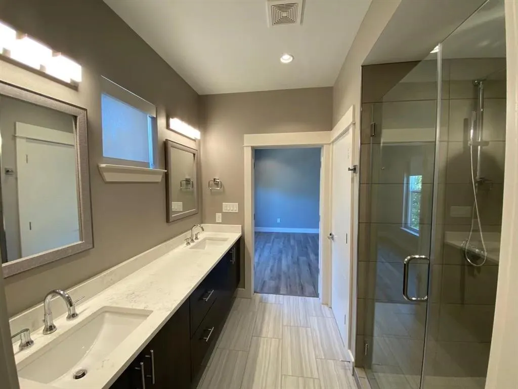 5711 Lindell Avenue, #104