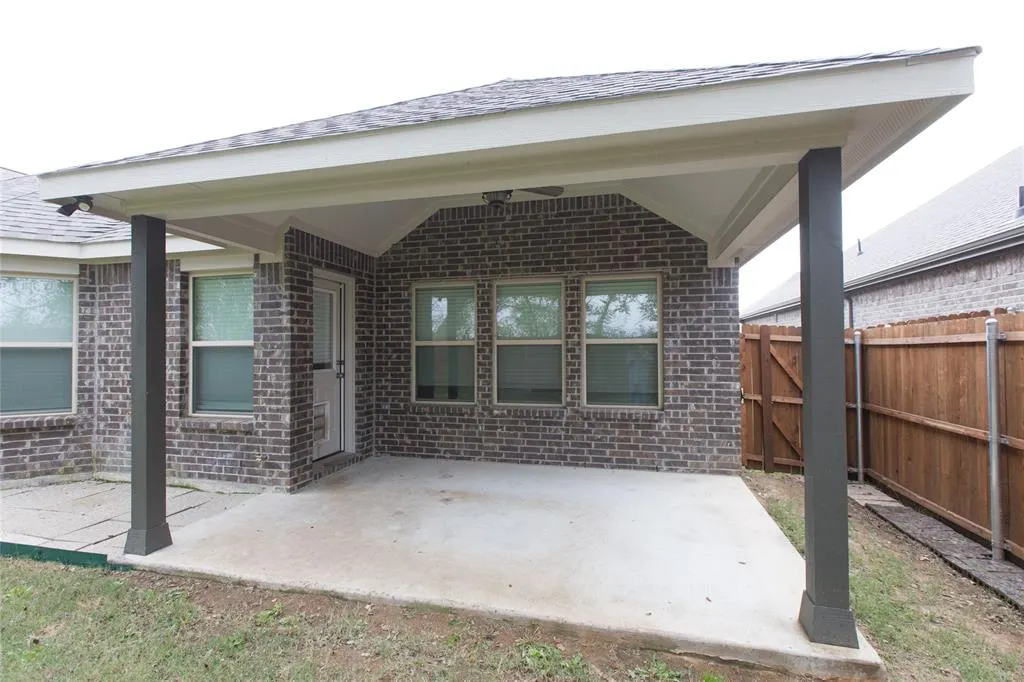 2811 Willow Lane