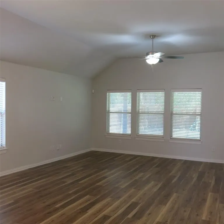 2811 Willow Lane
