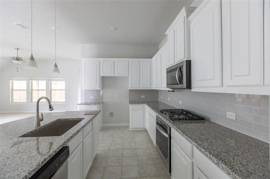 2811 Willow Lane