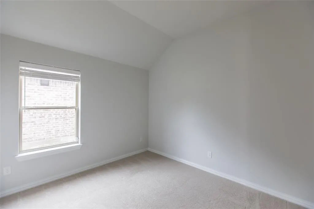 2811 Willow Lane