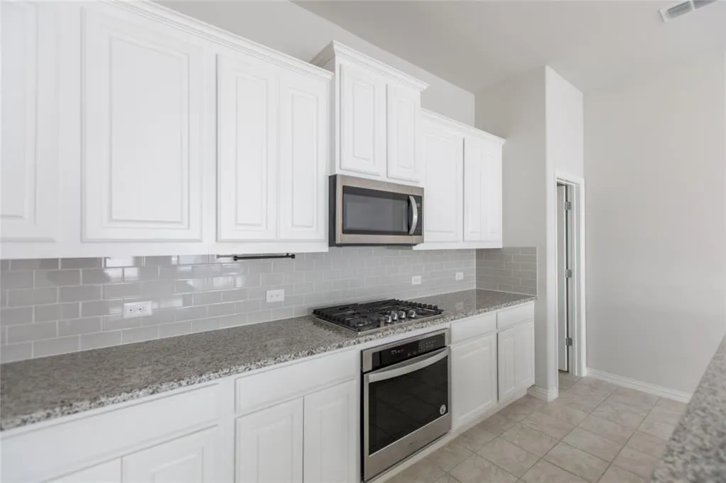 2811 Willow Lane