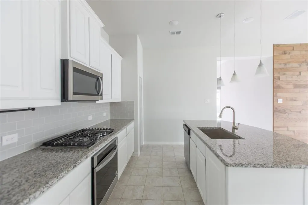 2811 Willow Lane