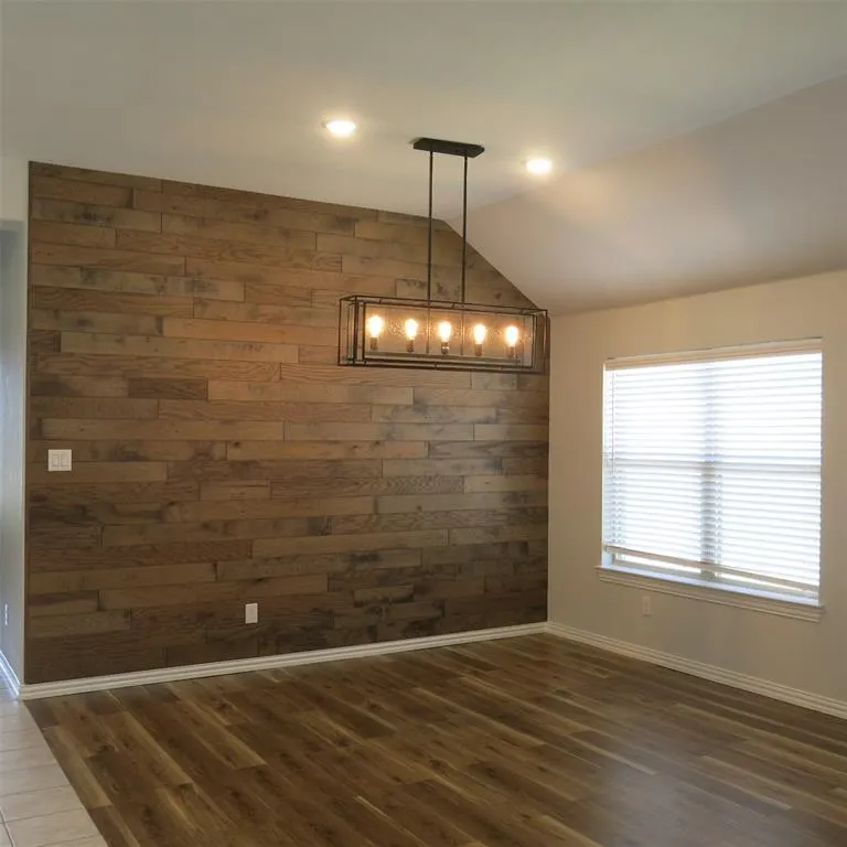 2811 Willow Lane