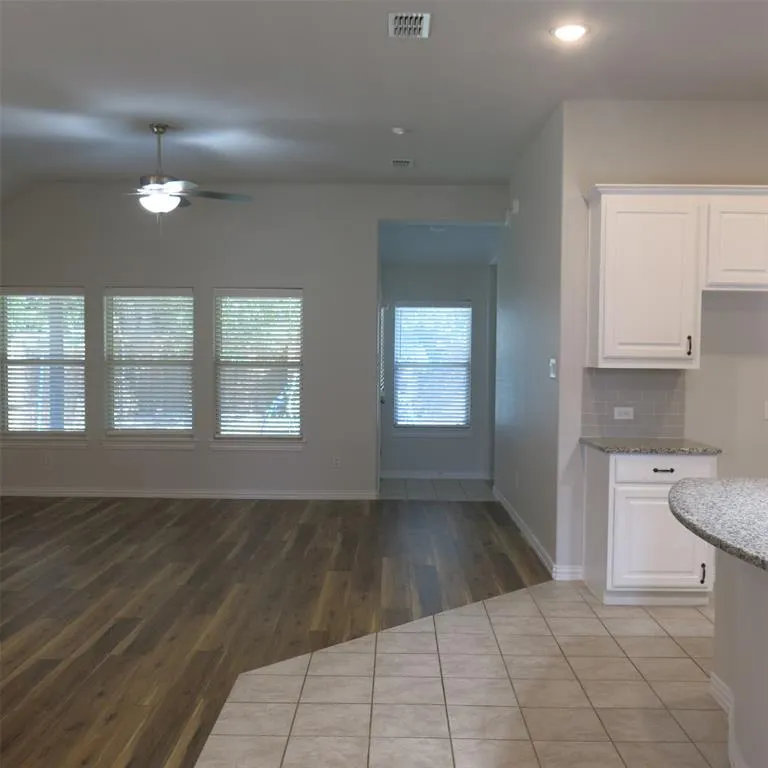 2811 Willow Lane