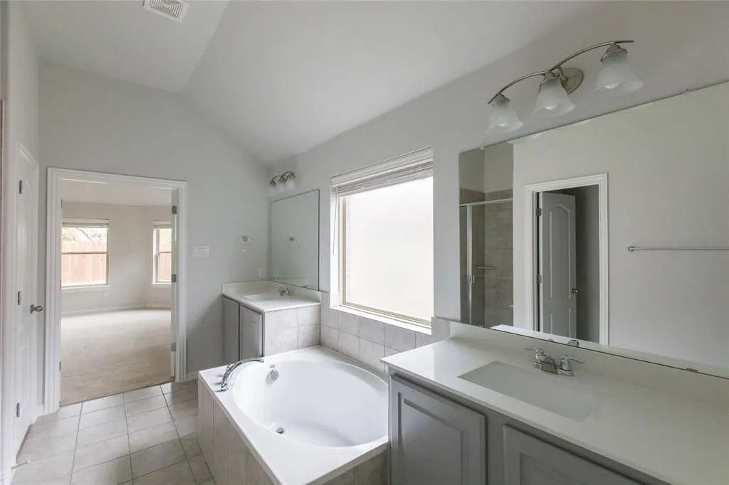 2811 Willow Lane
