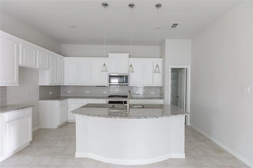 2811 Willow Lane