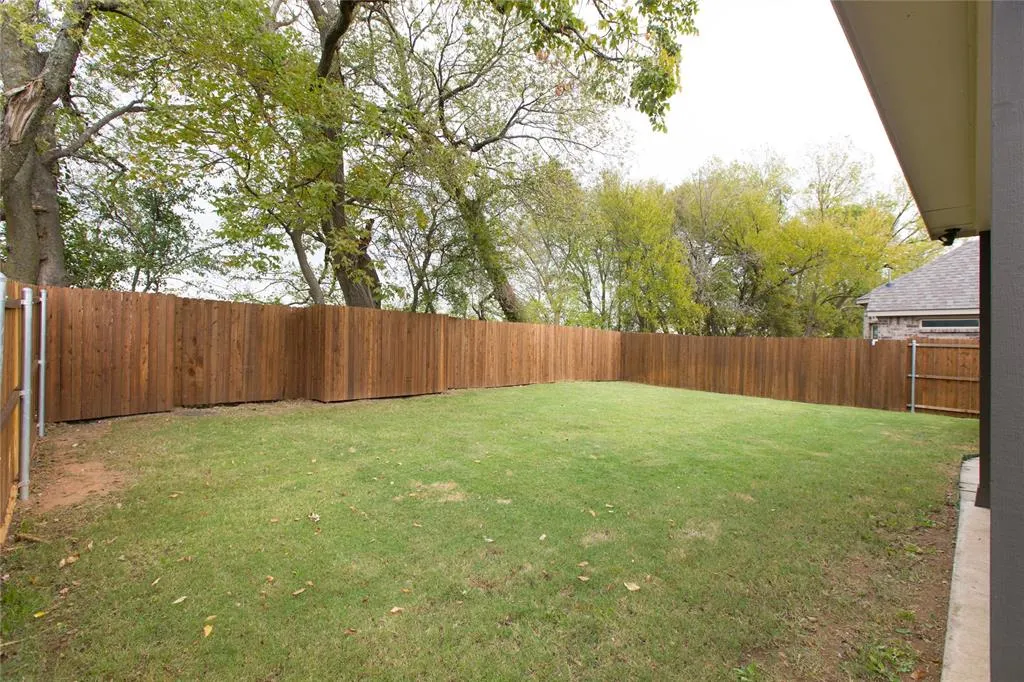 2811 Willow Lane