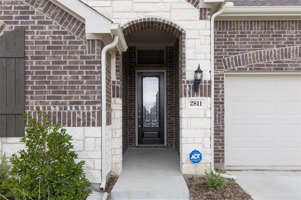 2811 Willow Lane