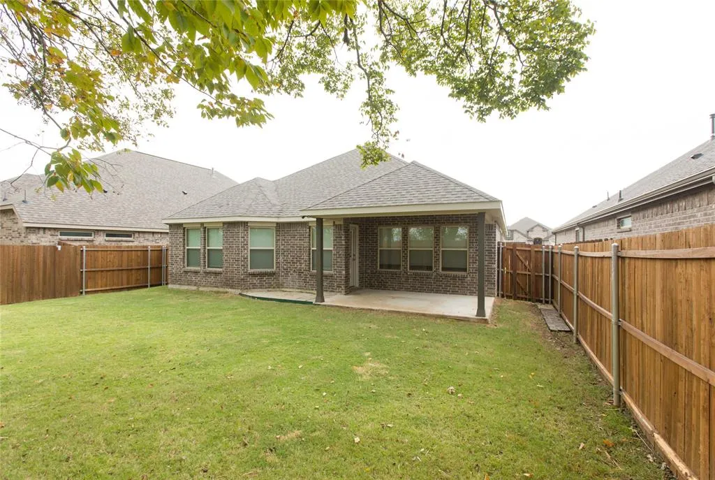 2811 Willow Lane