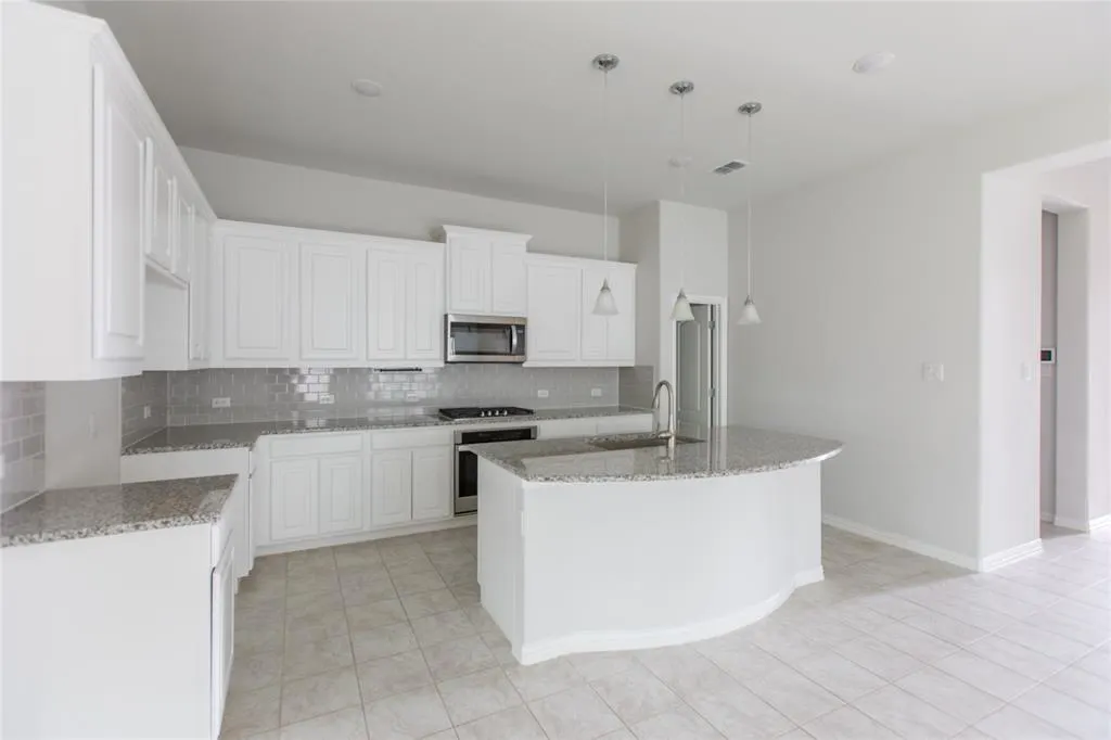 2811 Willow Lane