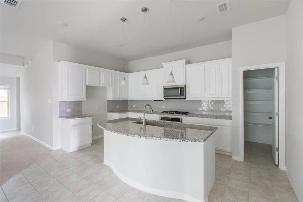2811 Willow Lane