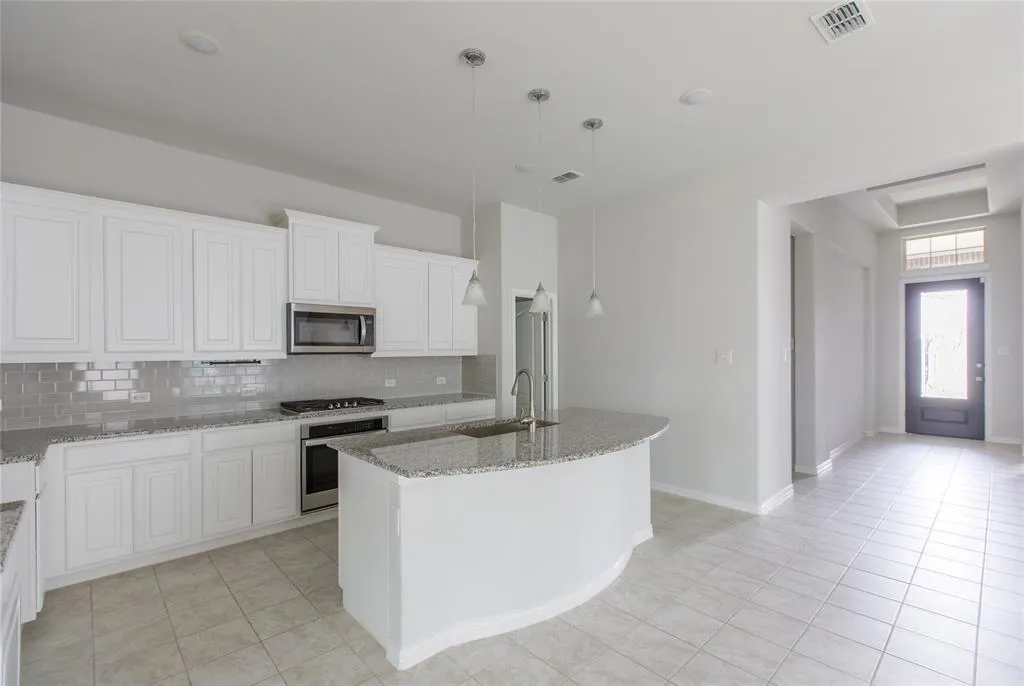2811 Willow Lane