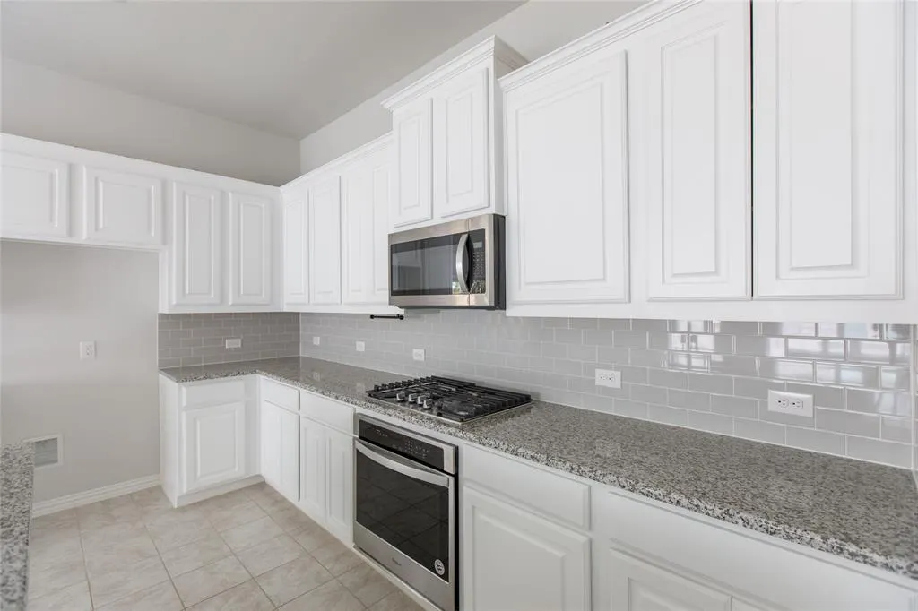 2811 Willow Lane