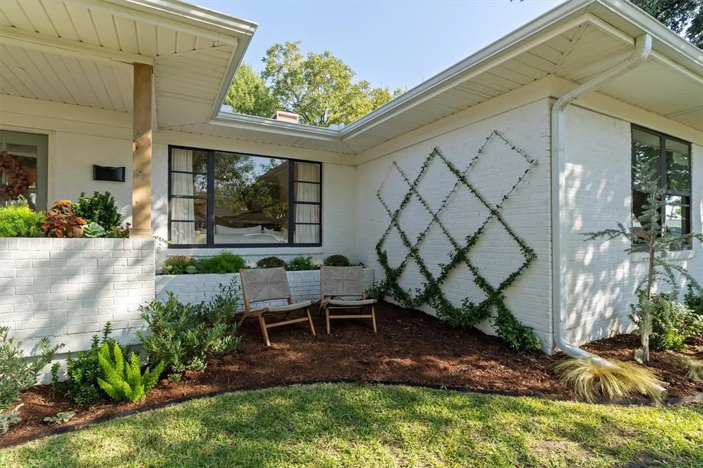 432 Rustic Circle