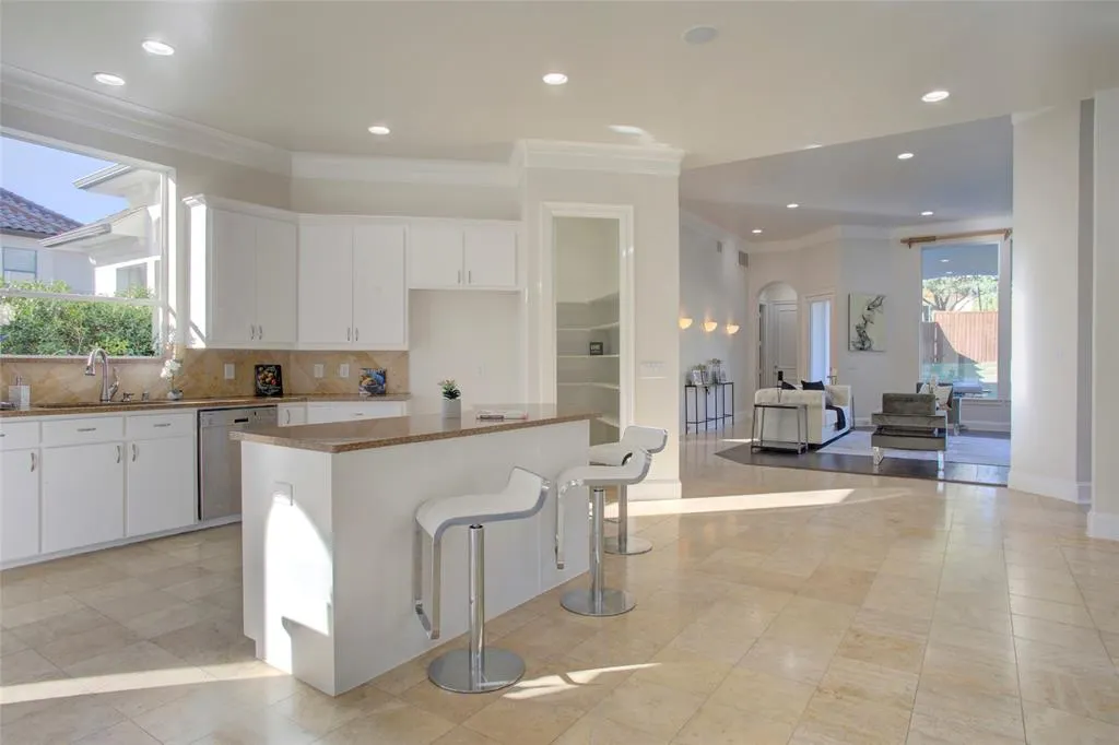 5404 Northshore Drive