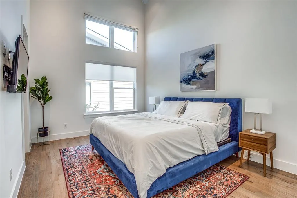 5022 Belmont Avenue, #5