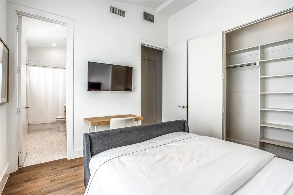 5022 Belmont Avenue, #5
