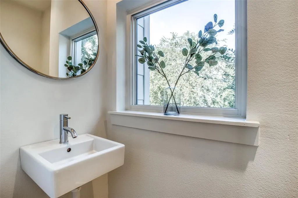 5022 Belmont Avenue, #5