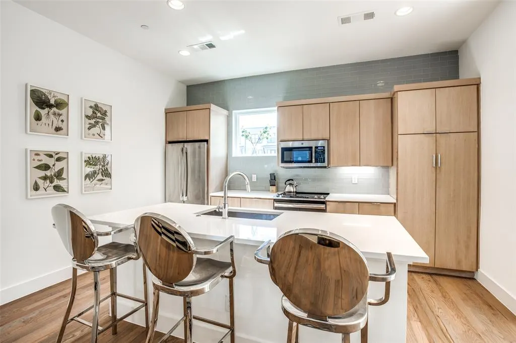 5022 Belmont Avenue, #5