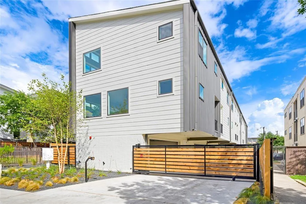 5022 Belmont Avenue, #5