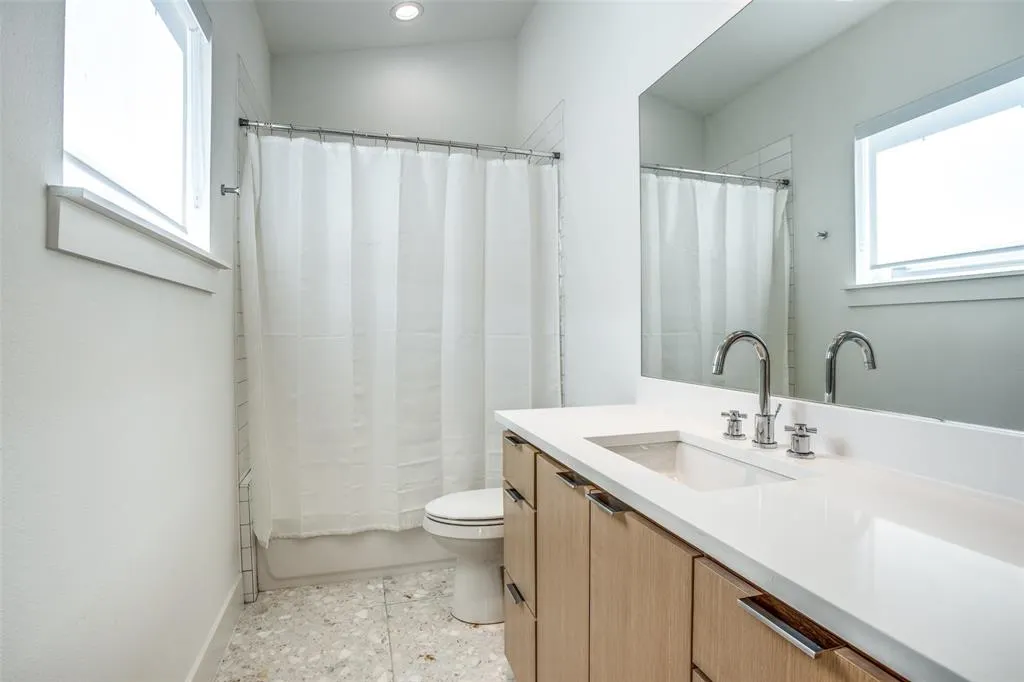 5022 Belmont Avenue, #5