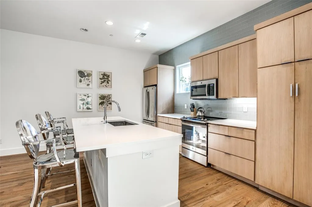 5022 Belmont Avenue, #5