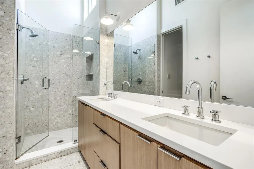 5022 Belmont Avenue, #5