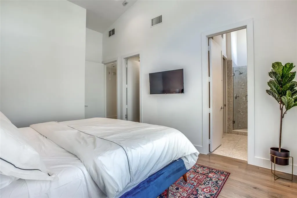 5022 Belmont Avenue, #5
