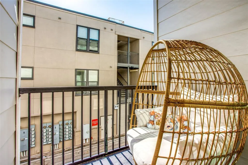 5022 Belmont Avenue, #5