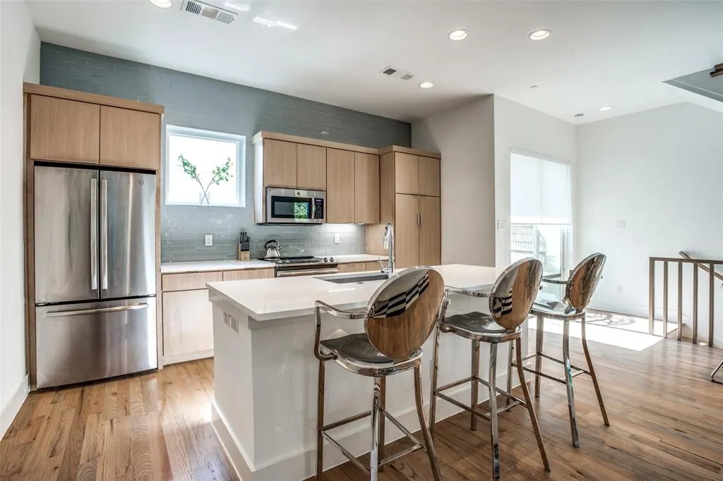 5022 Belmont Avenue, #5