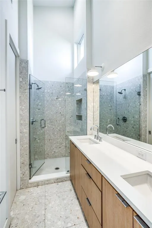 5022 Belmont Avenue, #5