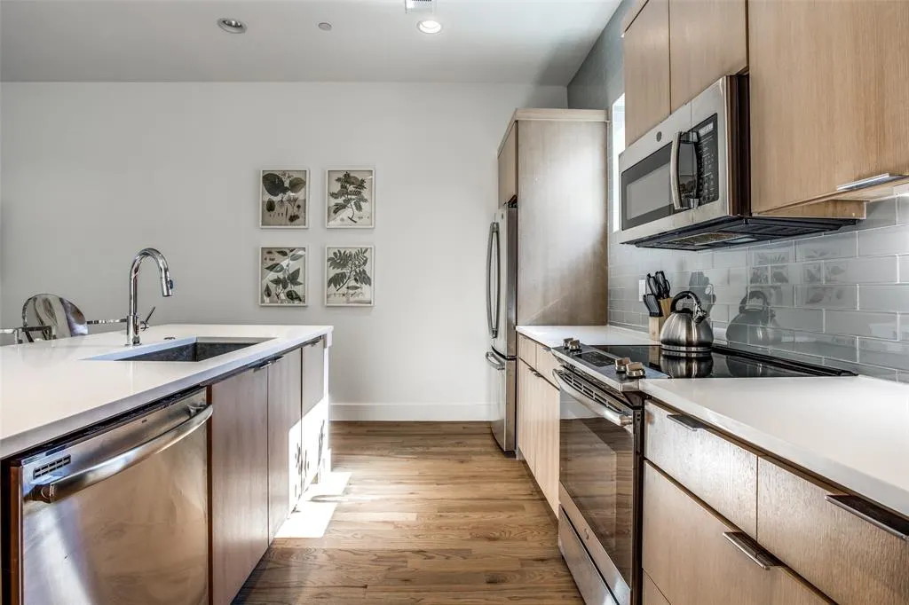 5022 Belmont Avenue, #5