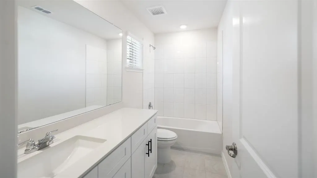 9212 Gossamer St.