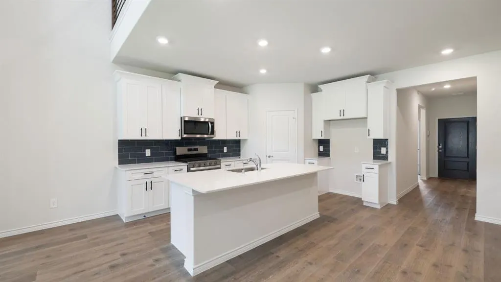 9212 Gossamer St.