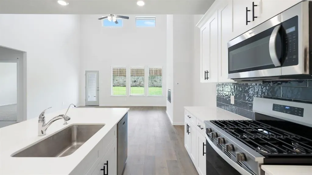 9212 Gossamer St.